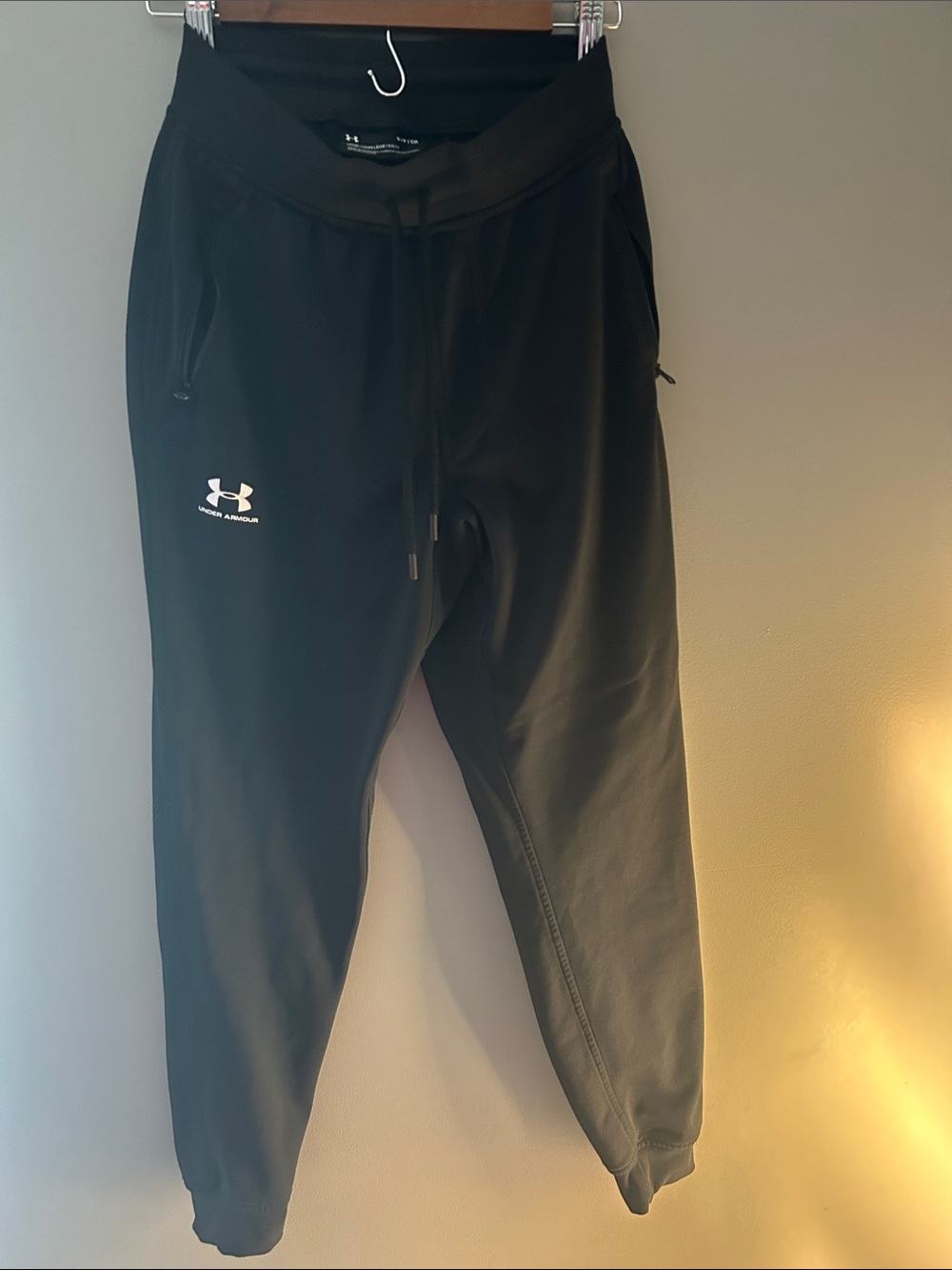 Under Armour Men’s Small Black Athletic Jogger Pants